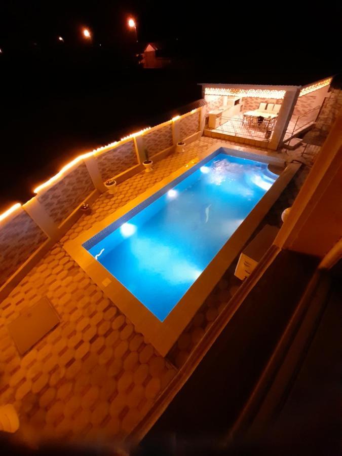 Raffles Villa With Pool 가발라 외부 사진